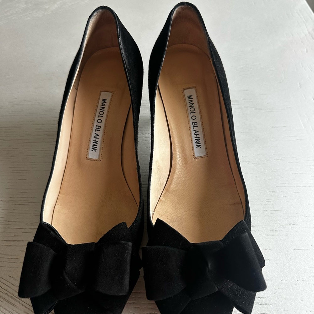 SOLD Manolo Blahnik Black Velvet Bow Heels